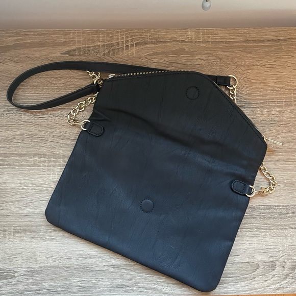 Express | Cheetah Foldover Crossbody Bag - Picture 3 of 4